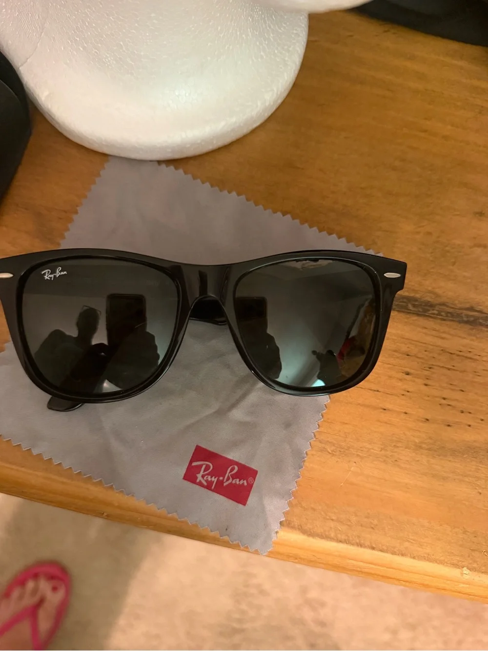 Ray-Ban Men’s Black Frame Sunglasses with Green Lenses
